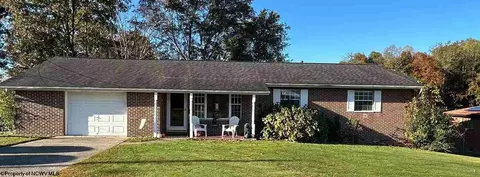 1108 Sunset Ter, Milton, WV 25541