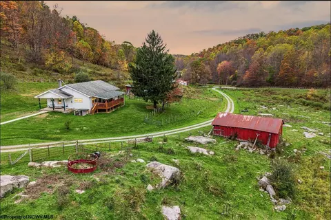 3462 Marquess Rd, Tunnelton, WV 26444