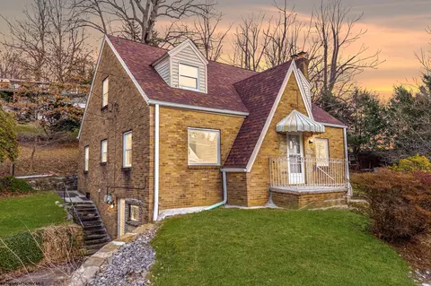 1231 College Park, Fairmont, WV 26554