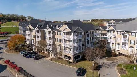 2635 Suncrest Vlg, Morgantown, WV 26505