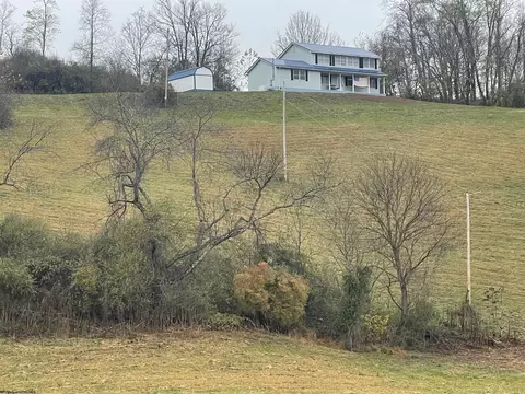 514 Crouse Rd, Volga, WV 26238