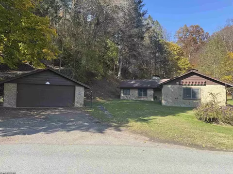 292 Lake Floyd Cir, Bristol, WV 26426