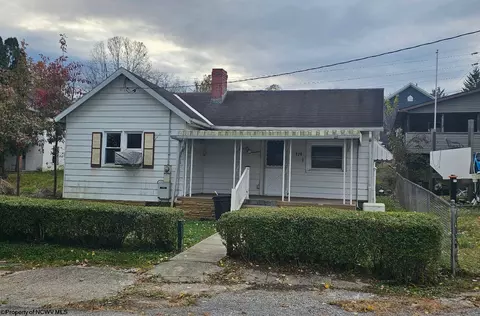129 Ultra Light Ln, Granville, WV 26534
