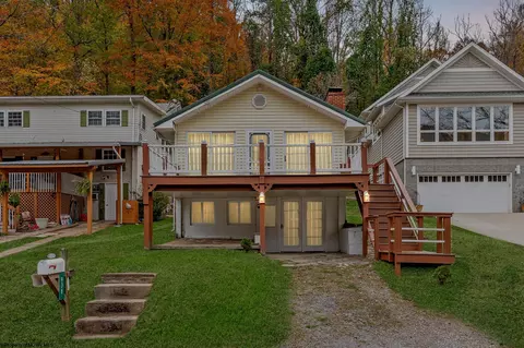 938 Lake Floyd Cir, Bristol, WV 26426