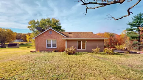 1256 Grafton Rd, Morgantown, WV 26508