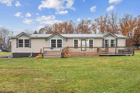 1542 Summers School Rd, Morgantown, WV 26508