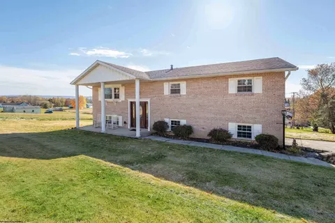 110 Emerald Ct, Morgantown, WV 26505