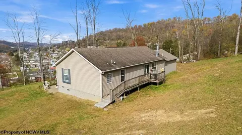 17 Solomon Dr, Stonewood, WV 26301