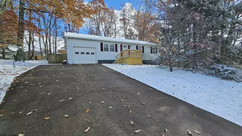 80 Buckingham Rd, Morgantown, WV 26508