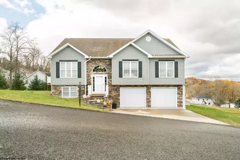 104 Granite Dr, Morgantown, WV 26508