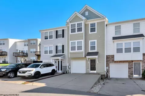 211 Summerfield Dr, Morgantown, WV 26508