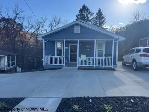403 Thomas Ave, Nutter Fort, WV 26301