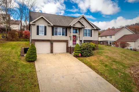 108 Village Crest Dr, Morgantown, WV 26508