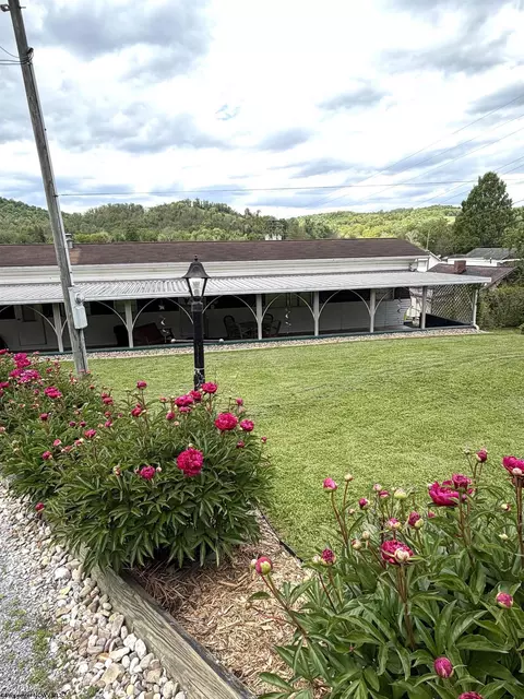 89 Station St, Shinnston, WV 26431
