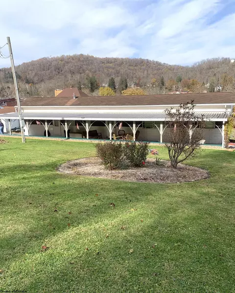 89 Station St, Shinnston, WV 26431