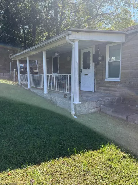 12 Pigott Street, Shinnston, WV 26431