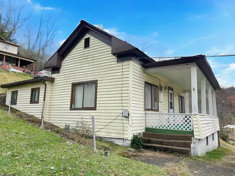 3203 Willey Ave, Farmington, WV 26571
