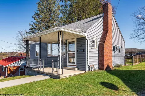 15 Mckinley St, Westover, WV 26501