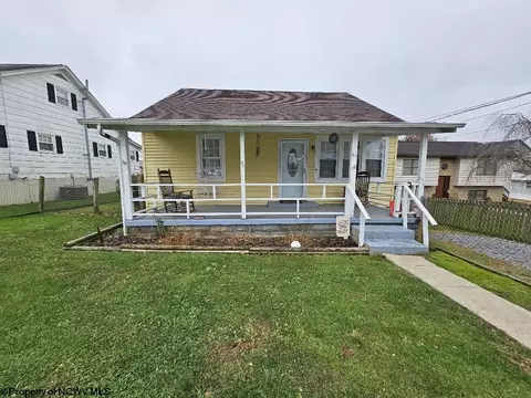 61 Leo Menendez Dr, Spelter, WV 26438