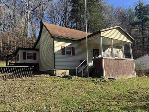 5961 Fairmont Rd, Rivesville, WV 26588