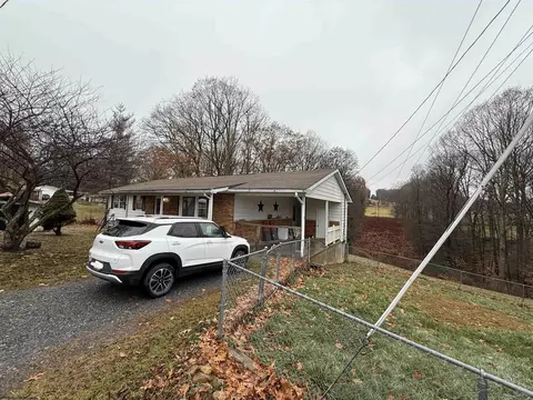 120 Kyle Subdivision Dr, Nettie, WV 26681