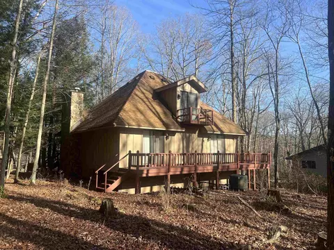 401 Hemlock Cir, Terra Alta, WV 26764