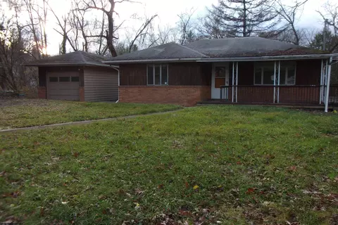 32 Cleveland Ave, Westover, WV 26501