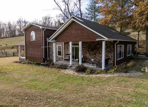 583 Mills St, West Milford, WV 26451