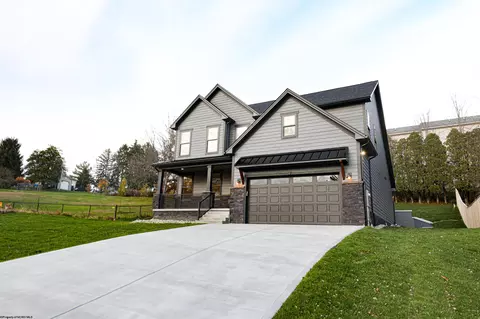 104 Crestview Dr, Morgantown, WV 26508