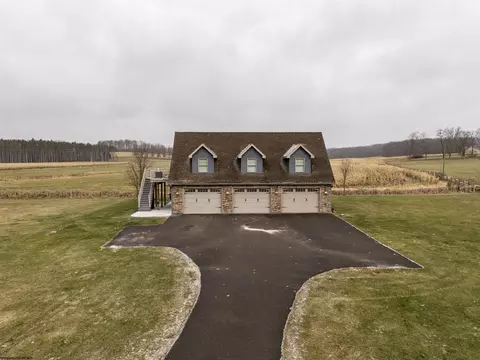 274 Horseshoe Dr E, Bruceton Mills, WV 26525