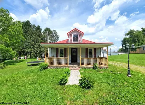 51 Morningside Dr, Masontown, WV 26542