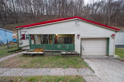 139 Ramp Hollow Rd, Morgantown, WV 26501