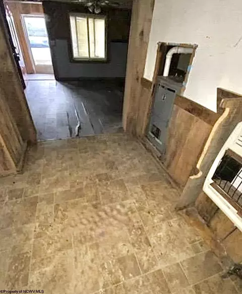 Entry Way - 515 Central St, Elkins, WV 26241 photo 3 of 4