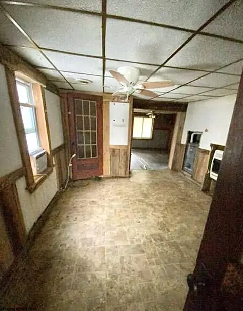 Entry Way - 515 Central St, Elkins, WV 26241 photo 1 of 4