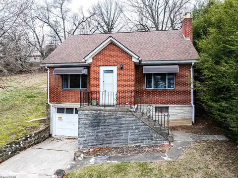 1135 Sunset Dr, Fairmont, WV 26554