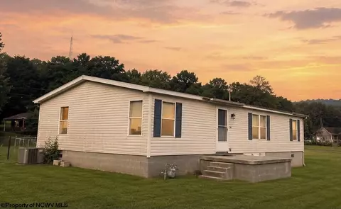46 Wall St, Albright, WV 26519
