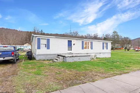 46 Wall St, Albright, WV 26519