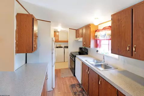 Kitchen - 46 Wall St, Albright, WV 26519 photo 2 of 3