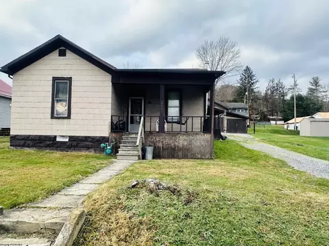 137 Valley St, Grafton, WV 26354