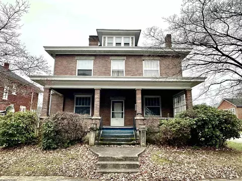 131 W 7th St, Weston, WV 26452