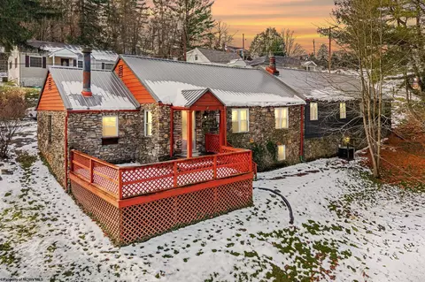 1140 Sunset Dr, Fairmont, WV 26554
