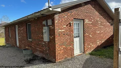34 Val Dr, Elkins, WV 26241