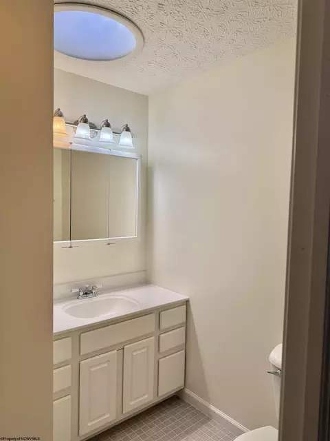 Bath - 410 Pineview Dr, Thomas, WV 26292 photo 2 of 3