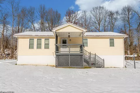 135 Virginia St, Mount Morris, PA 15349