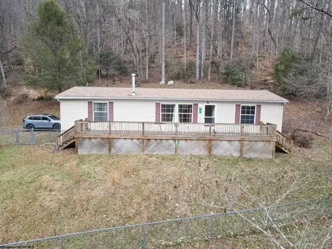 25 Second Ave, Ansted, WV 25812