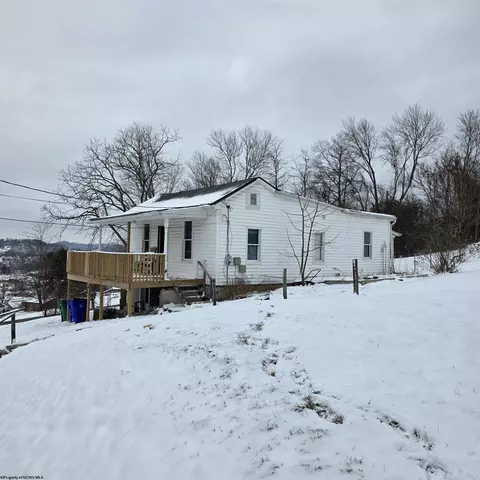 8037 Montana Ave, Stonewood, WV 26301