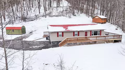 204 Murphy Creek Rd, Weston, WV 26452