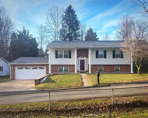 1608 Michael Ln, Fairmont, WV 26554