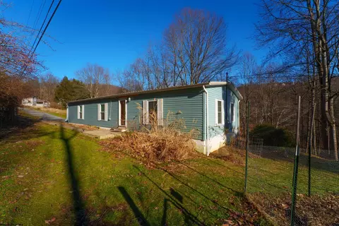 3368 Owl Creek Rd, Morgantown, WV 26508