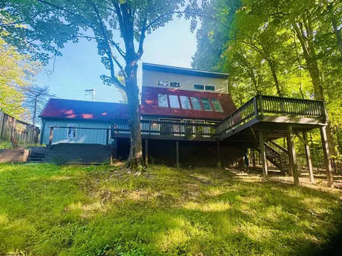102 Morgan Hill Rd, Morgantown, WV 26508